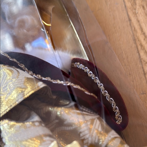 1996 Holiday Barbie, new in box - Picture 3 of 12